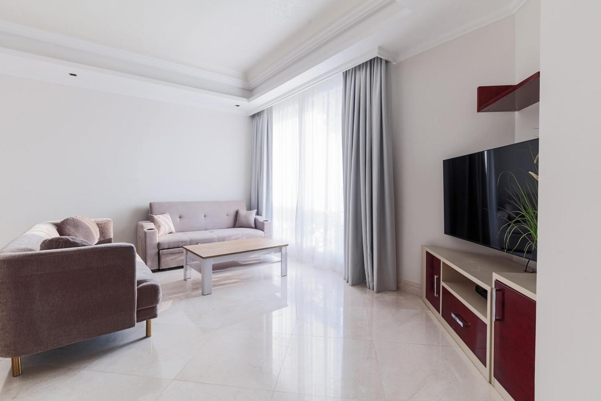 Spacious 2-bedroom Beachfront With Pool Apartment Dubai