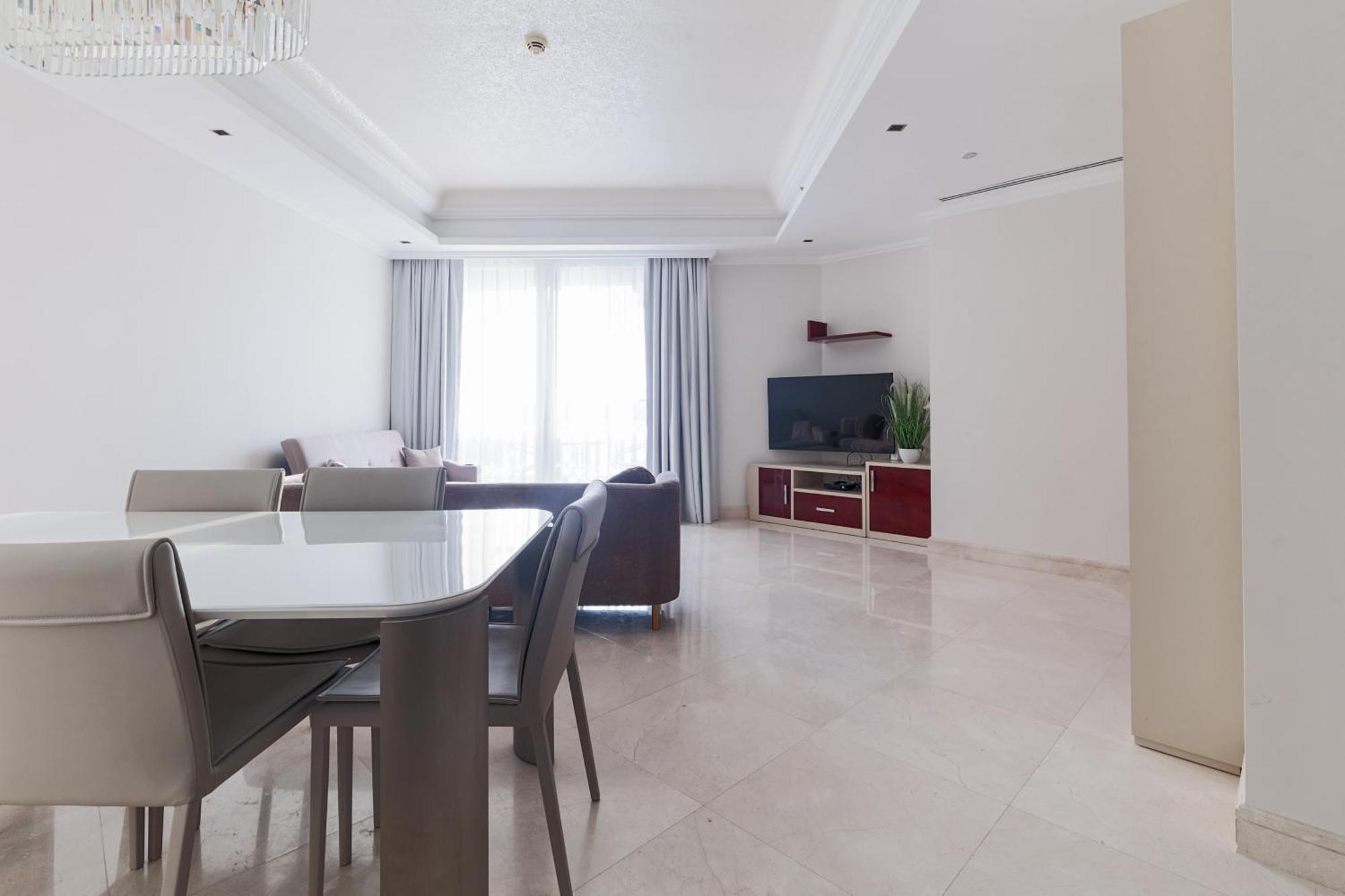 Spacious 2-bedroom Beachfront With Pool *